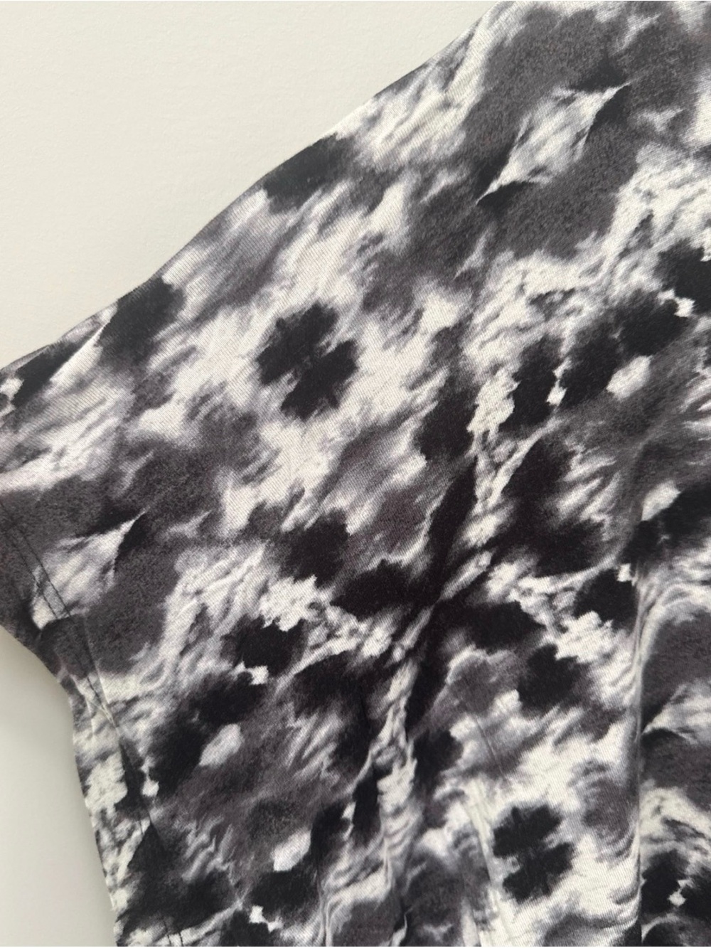 Kim & Cami Black and White Tie-Dye Scoop Neck Top - Picture 4 of 5